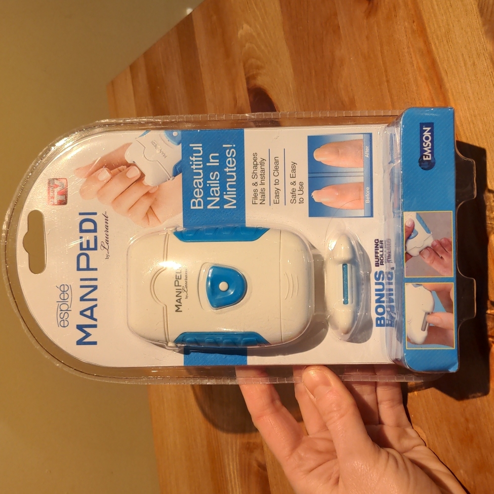 BNIB Mani Pedi manucure/pedicure set